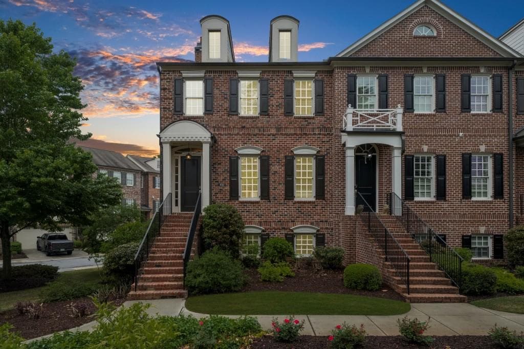 3 bedroom, 4 bathroom, 2,392 sq ft townhouse for rent at 410 Rose Garden Lane, Alpharetta, GA 30009 for $5,300 a month — photo 2
