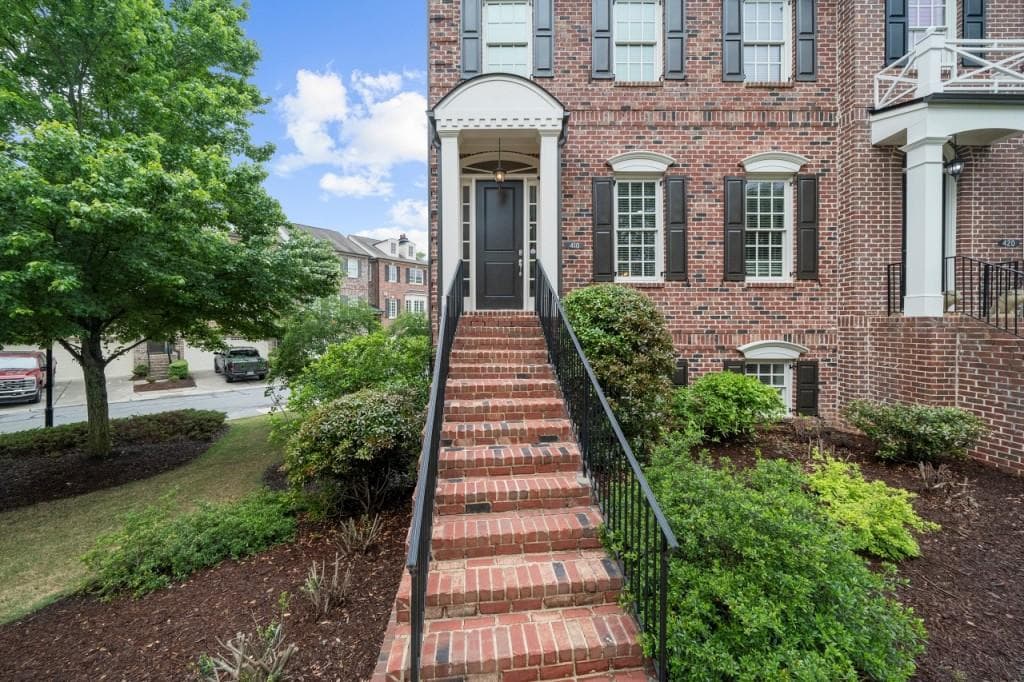 3 bedroom, 4 bathroom, 2,392 sq ft townhouse for rent at 410 Rose Garden Lane, Alpharetta, GA 30009 for $5,300 a month — photo 3