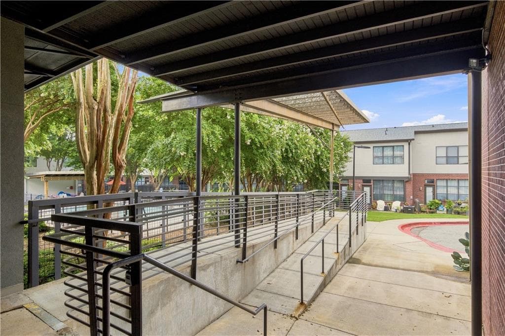 1 bedroom, 1 bathroom, 1,017 sq ft condominium for sale at 174 Chester Avenue 110, Atlanta, GA 30316 — photo 2