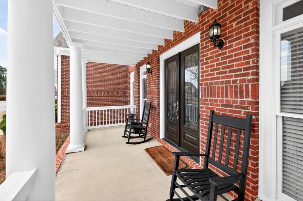 5 bedroom, 5 bathroom, 4,340 sq ft single family residence under contract at 4207 Wyndam Hill Drive, Suwanee, GA 30024 — photo 2