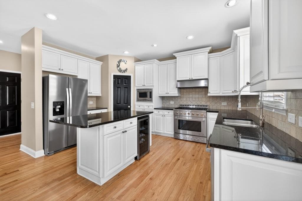 5 bedroom, 5 bathroom, 4,340 sq ft single family residence under contract at 4207 Wyndam Hill Drive, Suwanee, GA 30024 — photo 4