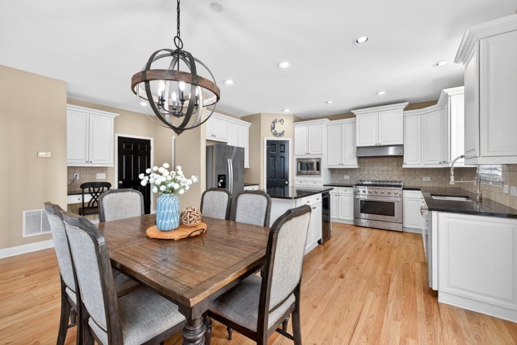 5 bedroom, 5 bathroom, 4,340 sq ft single family residence under contract at 4207 Wyndam Hill Drive, Suwanee, GA 30024 — photo 9