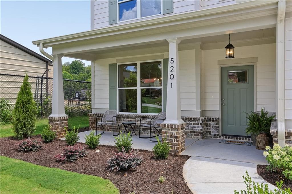3 bedroom, 3 bathroom, 1,926 sq ft single family residence for sale at 5201 Mulberry Street, Flowery Branch, GA 30542 — photo 3