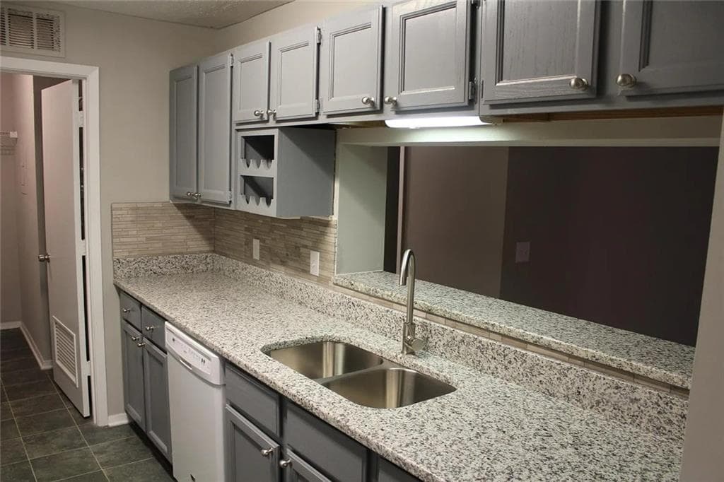 2 bedroom, 2 bathroom, 1,000 sq ft condominium for rent at 204 Warm Springs Circle, Roswell, GA 30075 for $1,870 a month — photo 4