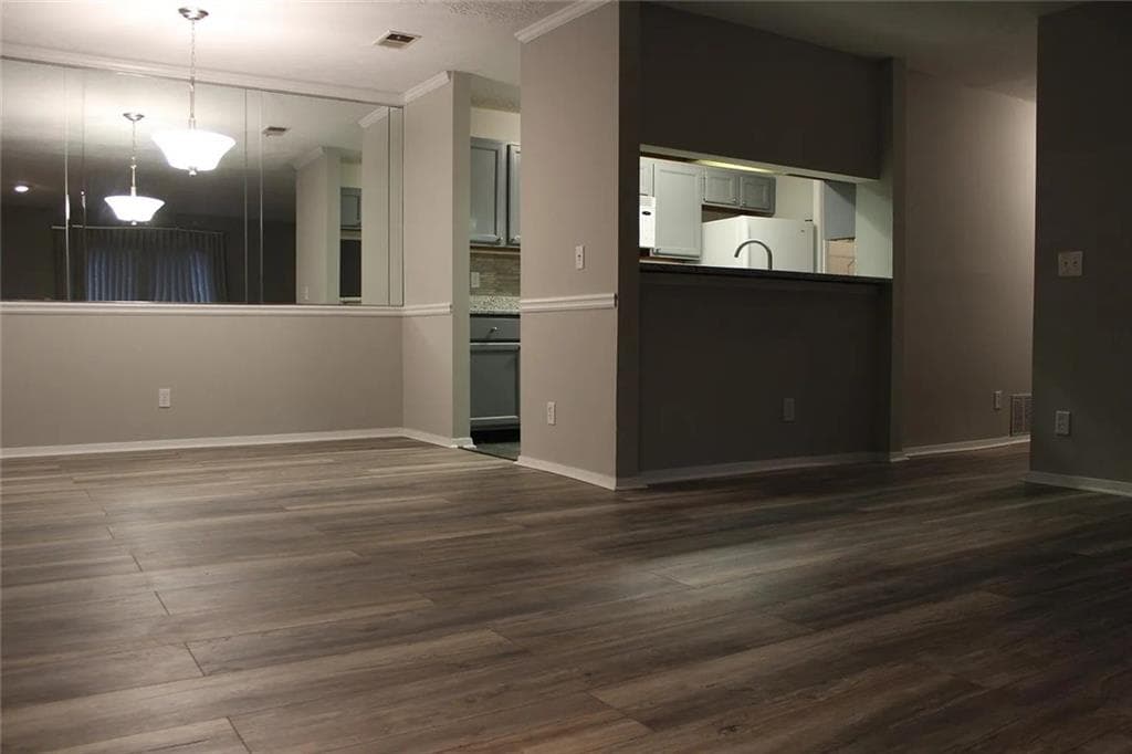 2 bedroom, 2 bathroom, 1,000 sq ft condominium for rent at 204 Warm Springs Circle, Roswell, GA 30075 for $1,870 a month — photo 10