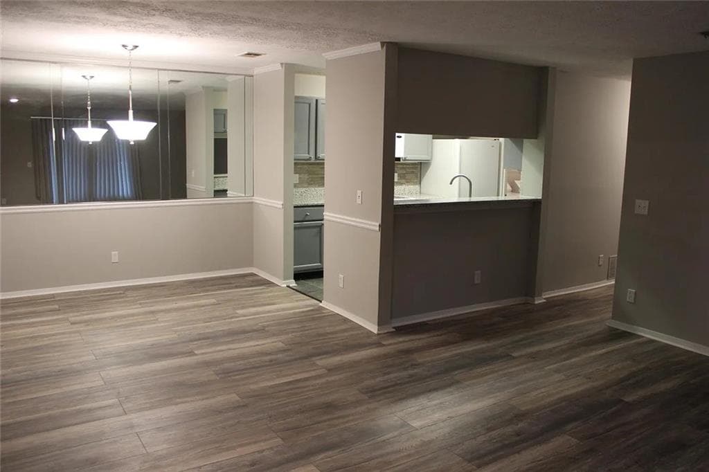2 bedroom, 2 bathroom, 1,000 sq ft condominium for rent at 204 Warm Springs Circle, Roswell, GA 30075 for $1,870 a month — photo 9