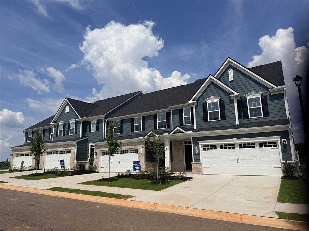 3 bedroom, 3 bathroom, 2,198 sq ft townhouse sold at 612 Newhaven Street, Mcdonough, GA 30253
