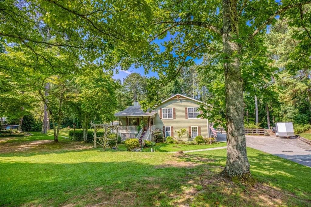 3 bedroom, 2 bathroom, 2,084 sq ft single family residence for sale at 4234 Timber Trace Road, Loganville, GA 30052 — photo 2