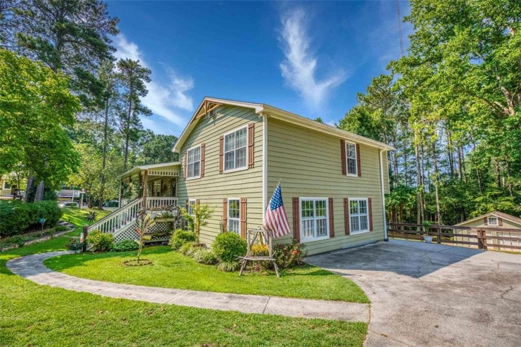 3 bedroom, 2 bathroom, 2,084 sq ft single family residence for sale at 4234 Timber Trace Road, Loganville, GA 30052 — photo 4