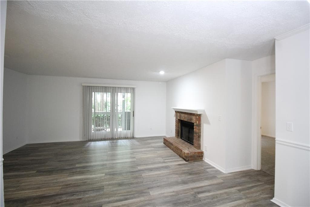 2 bedroom, 2 bathroom, 1,000 sq ft condominium for rent at 204 Warm Springs Circle, Roswell, GA 30075 for $1,870 a month — photo 3