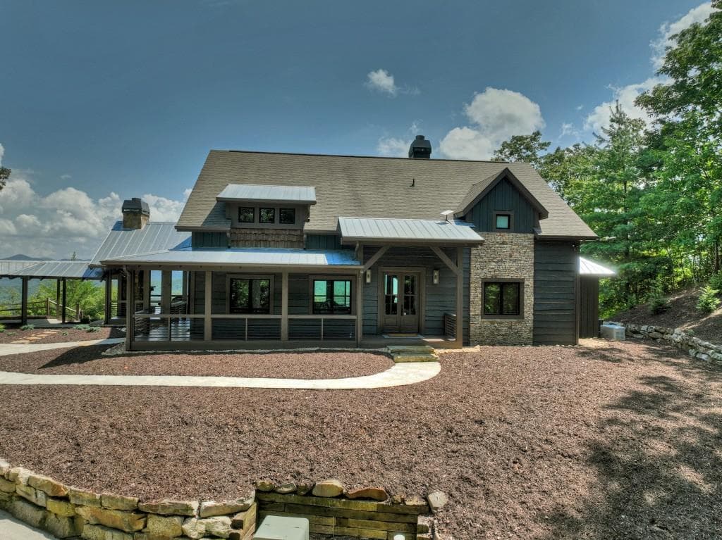 6 bedroom, 5 bathroom, 4,692 sq ft single family residence for sale at 440 Cochise Road, Blue Ridge, GA 30513 — photo 2