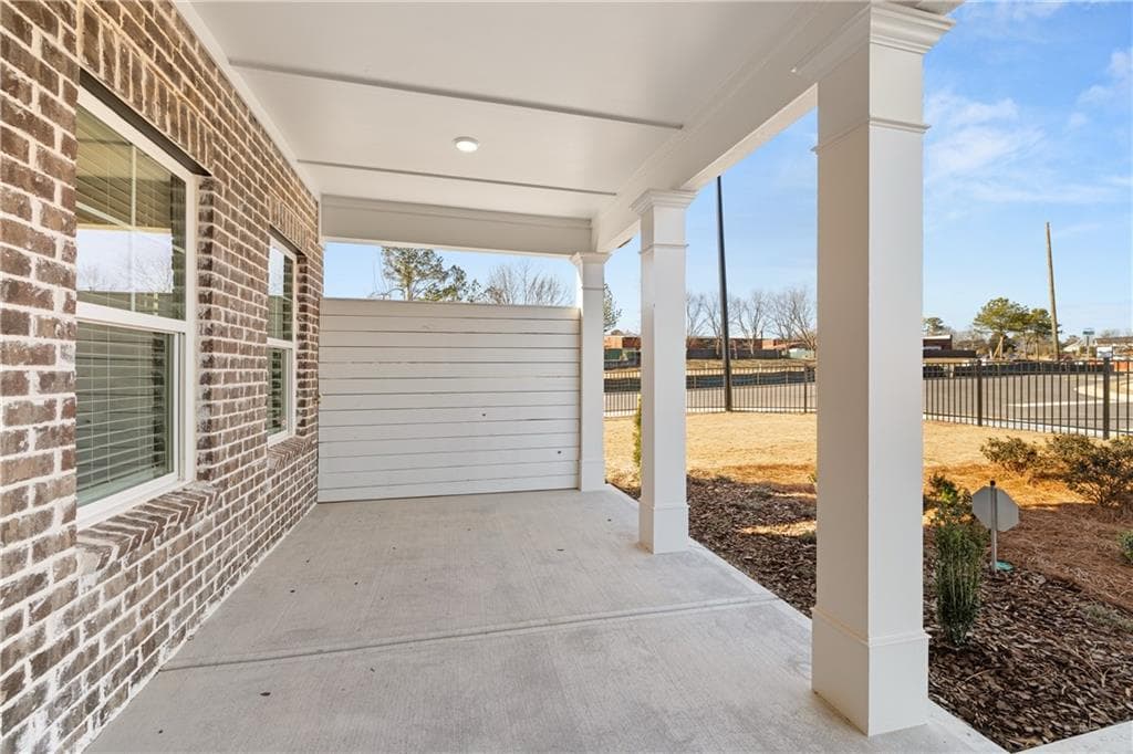 3 bedroom, 3 bathroom, 2,002 sq ft townhouse for sale at 3269 Lake Carlton Road, Loganville, GA 30052 — photo 2