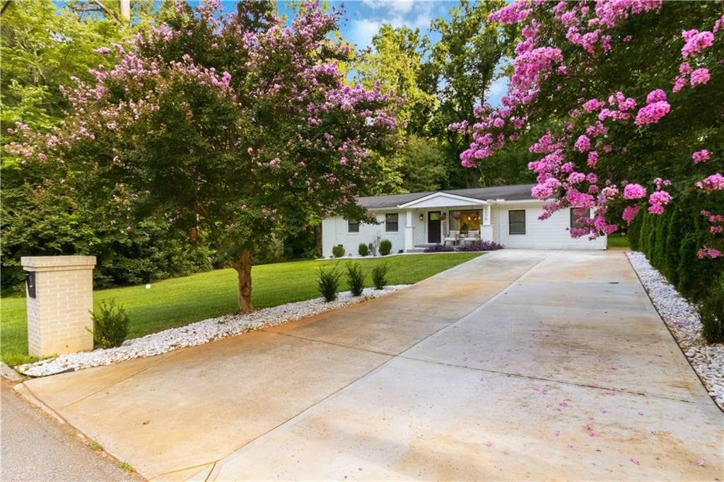 4 bedroom, 2 bathroom, 1,675 sq ft single family residence for sale at 3638 Sheffield Place, Tucker, GA 30084 — photo 2