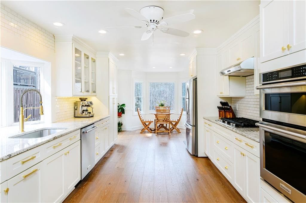 4 bedroom, 4 bathroom, 4,802 sq ft single family residence for sale at 10120 Kinross Road, Roswell, GA 30076 — photo 6