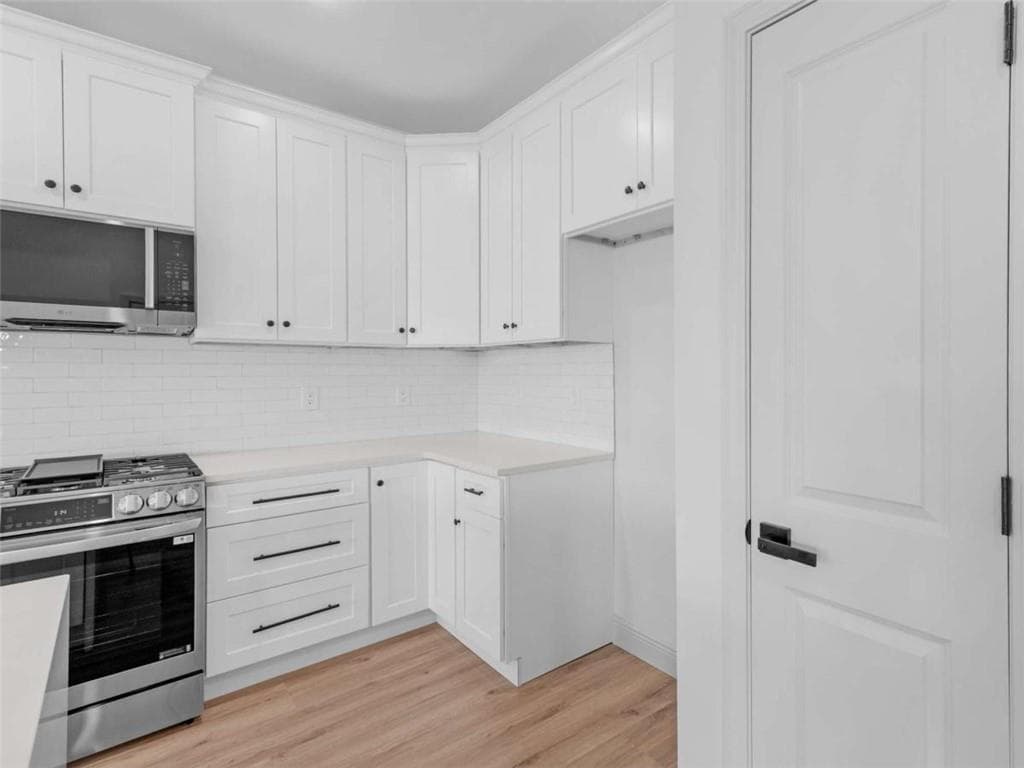 5 bedroom, 4 bathroom, 2,700 sq ft single family residence under contract at 245 Lakeview Drive, Locust Grove, GA 30248 — photo 4