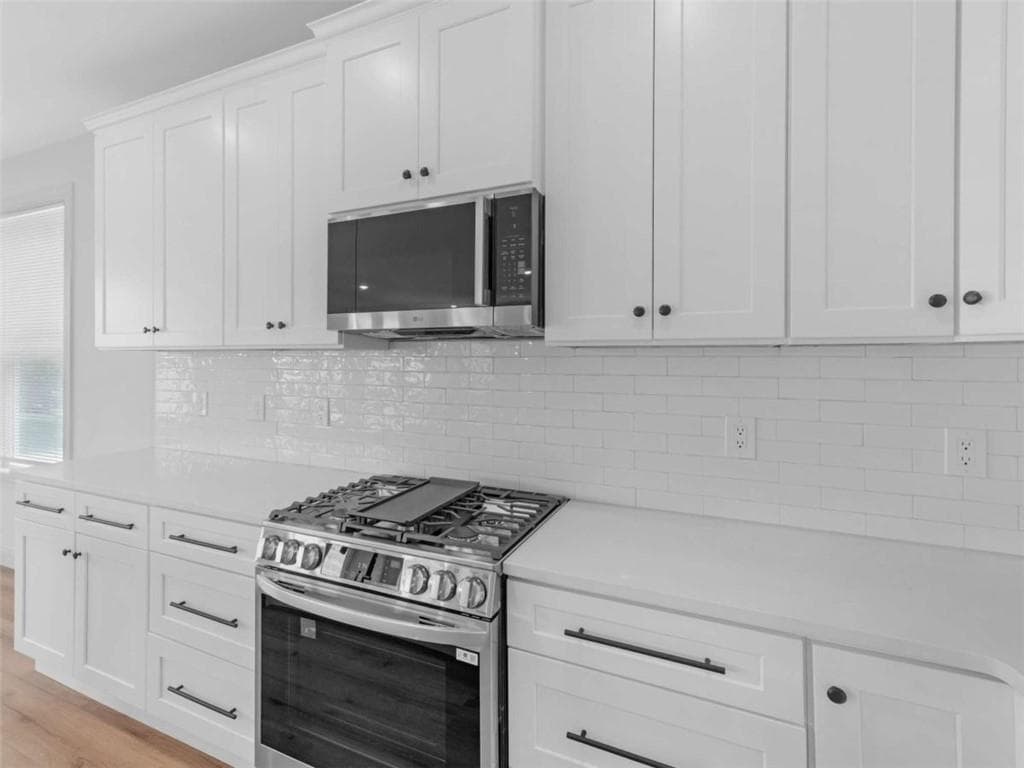 5 bedroom, 4 bathroom, 2,700 sq ft single family residence under contract at 245 Lakeview Drive, Locust Grove, GA 30248 — photo 5