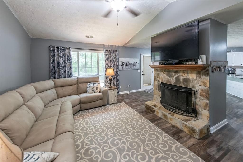 3 bedroom, 2 bathroom, 1,420 sq ft single family residence under contract at 4108 Churchill Court, Winston, GA 30187 — photo 6