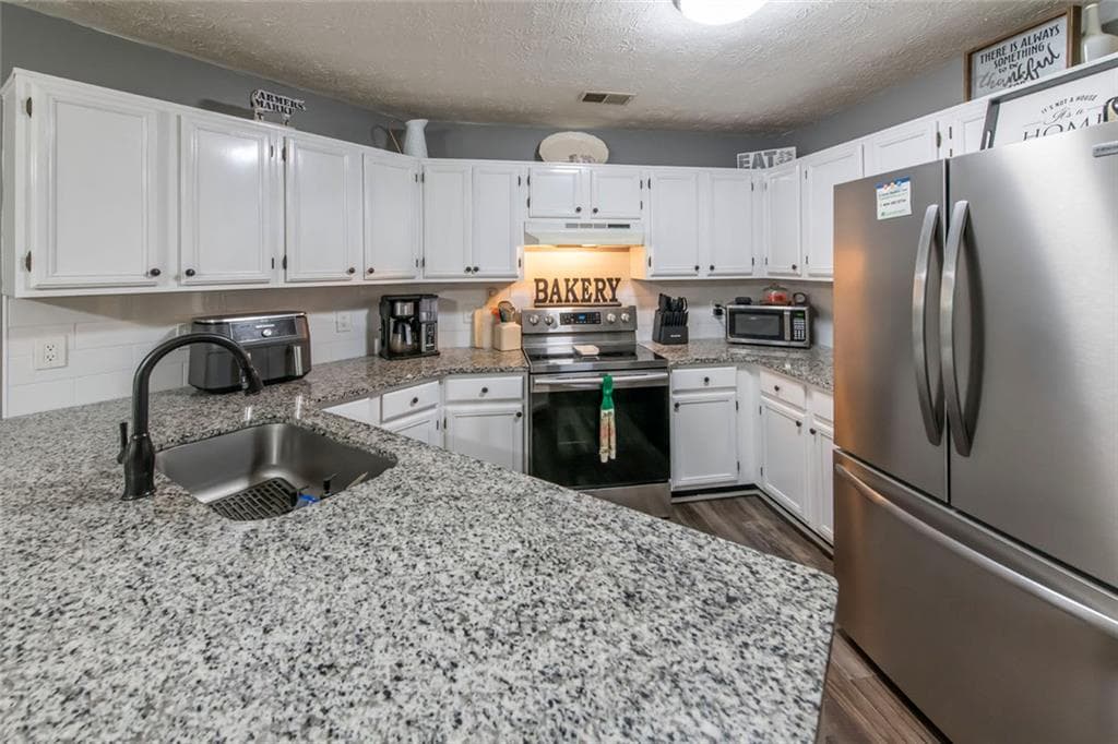 3 bedroom, 2 bathroom, 1,420 sq ft single family residence under contract at 4108 Churchill Court, Winston, GA 30187 — photo 9