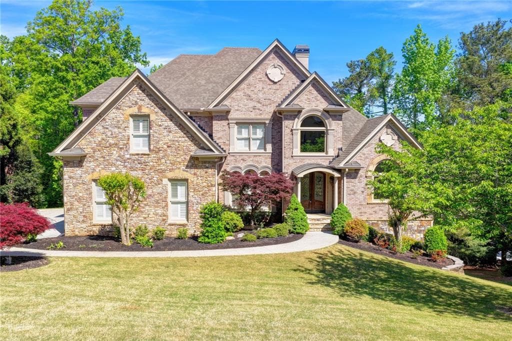 6 bedroom, 6 bathroom, 5,972 sq ft single family residence for sale at 9030 Moor Park Run, Duluth, GA 30097 — photo 3
