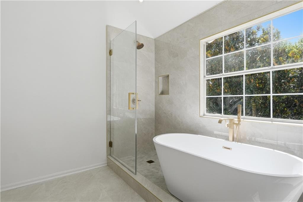 5 bedroom, 3 bathroom, 2,776 sq ft single family residence under contract at 3255 Clifton Farm Drive, Decatur, GA 30034 — photo 5