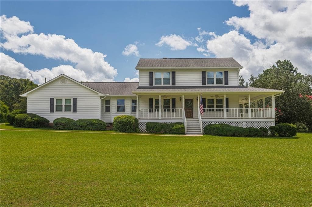 4 bedroom, 3 bathroom, 1,984 sq ft single family residence for sale at 195 Skyview Drive, Social Circle, GA 30025