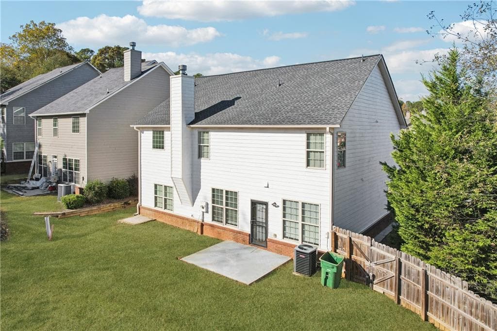 5 bedroom, 3 bathroom, 2,654 sq ft single family residence for sale at 2780 Smith Ridge Trace, Peachtree Corners, GA 30071 — photo 7