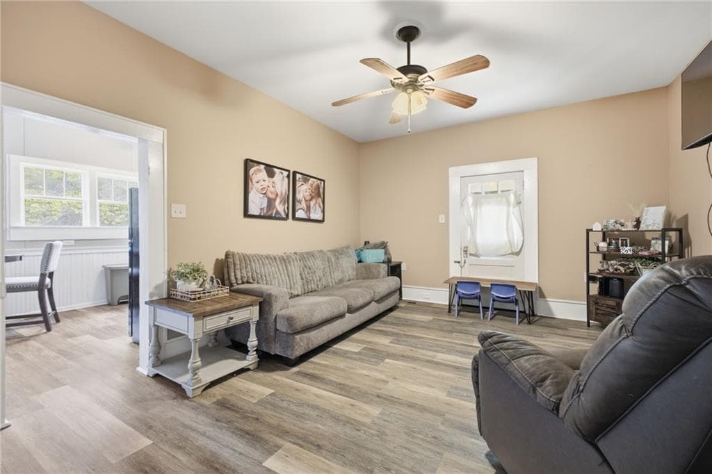 2 bedroom, 1 bathroom, 1,072 sq ft single family residence under contract at 199 Grady Road, Rockmart, GA 30153 — photo 10