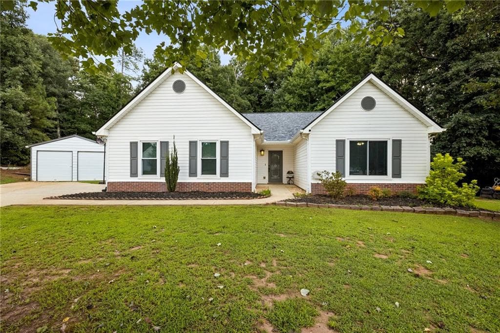 3 bedroom, 2 bathroom, 1,539 sq ft single family residence sold at 6253 Glen Port Circle, Flowery Branch, GA 30542