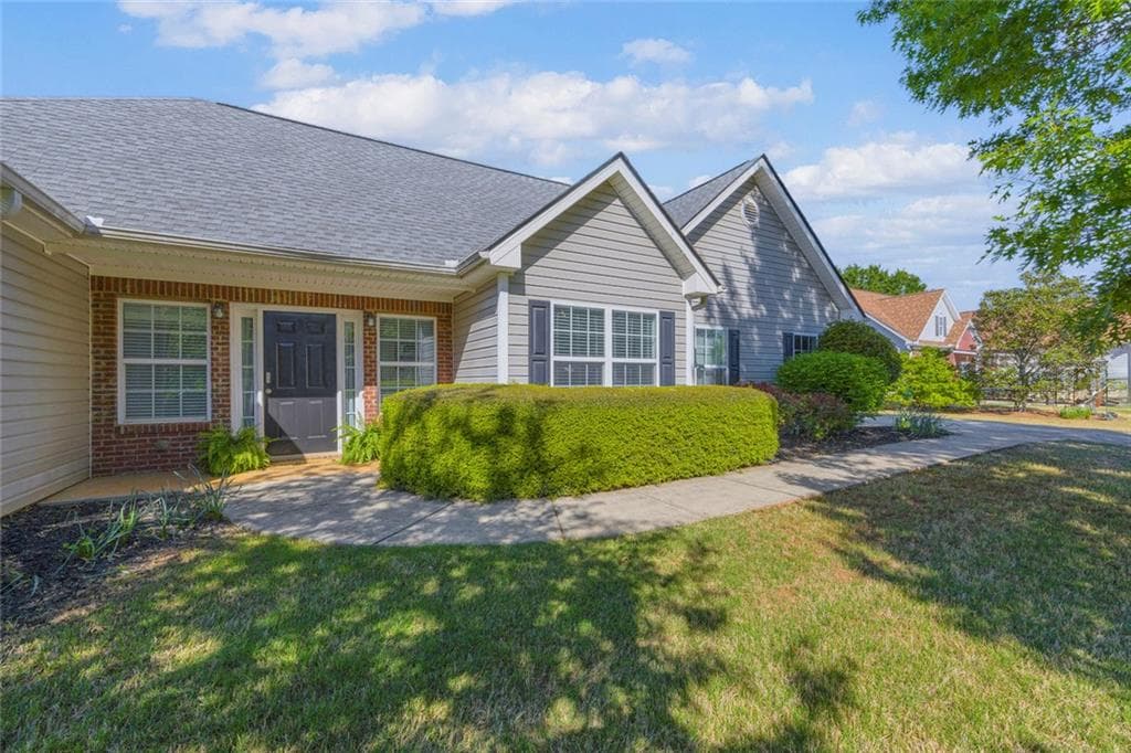 3 bedroom, 2 bathroom, 1,429 sq ft single family residence for sale at 678 Bailey Drive, Jefferson, GA 30549 — photo 2