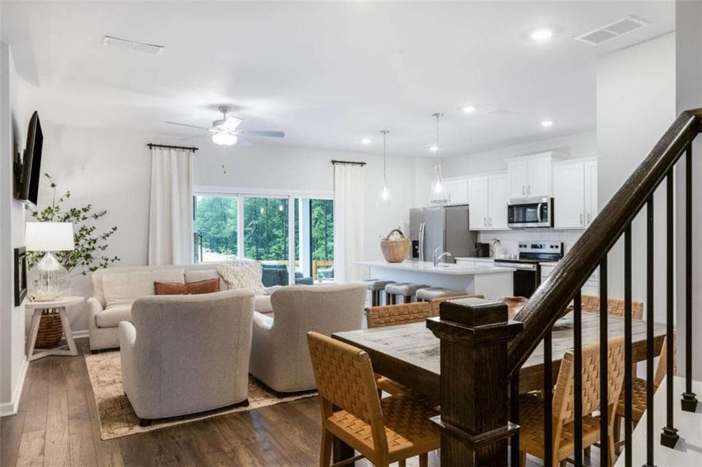 3 bedroom, 3 bathroom, 1,747 sq ft townhouse under contract at 351 Yukon Drive 53, Conyers, GA 30094 — photo 5