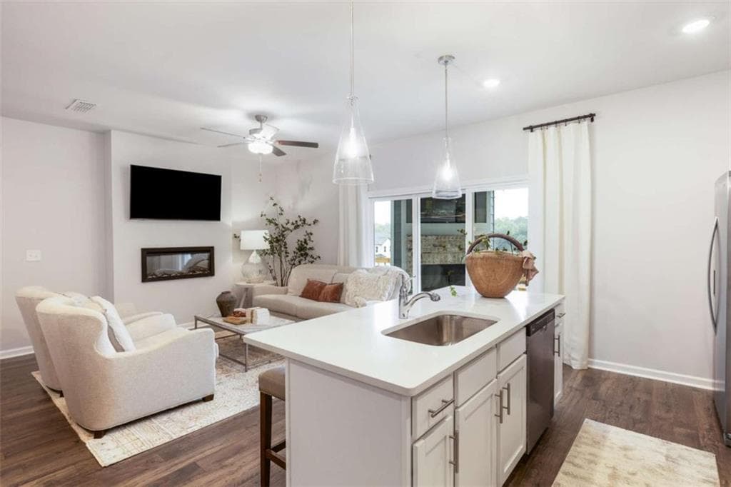 3 bedroom, 3 bathroom, 1,747 sq ft townhouse under contract at 351 Yukon Drive 53, Conyers, GA 30094 — photo 9