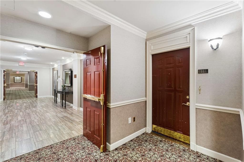 1 bedroom, 1 bathroom, 1,025 sq ft condominium for sale at 3334 Peachtree Road 1001, Atlanta, GA 30326 — photo 3
