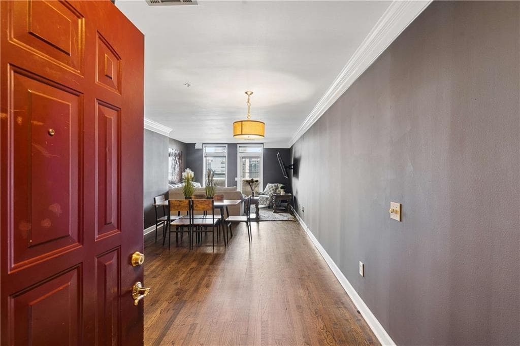 1 bedroom, 1 bathroom, 1,025 sq ft condominium for sale at 3334 Peachtree Road 1001, Atlanta, GA 30326 — photo 5