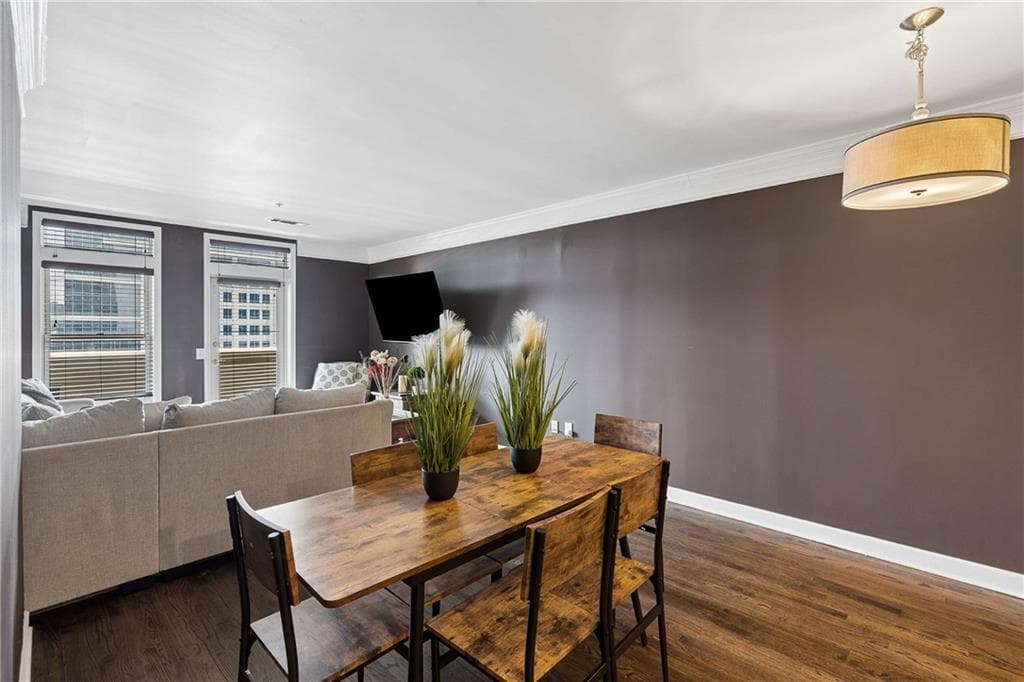 1 bedroom, 1 bathroom, 1,025 sq ft condominium for sale at 3334 Peachtree Road 1001, Atlanta, GA 30326 — photo 7