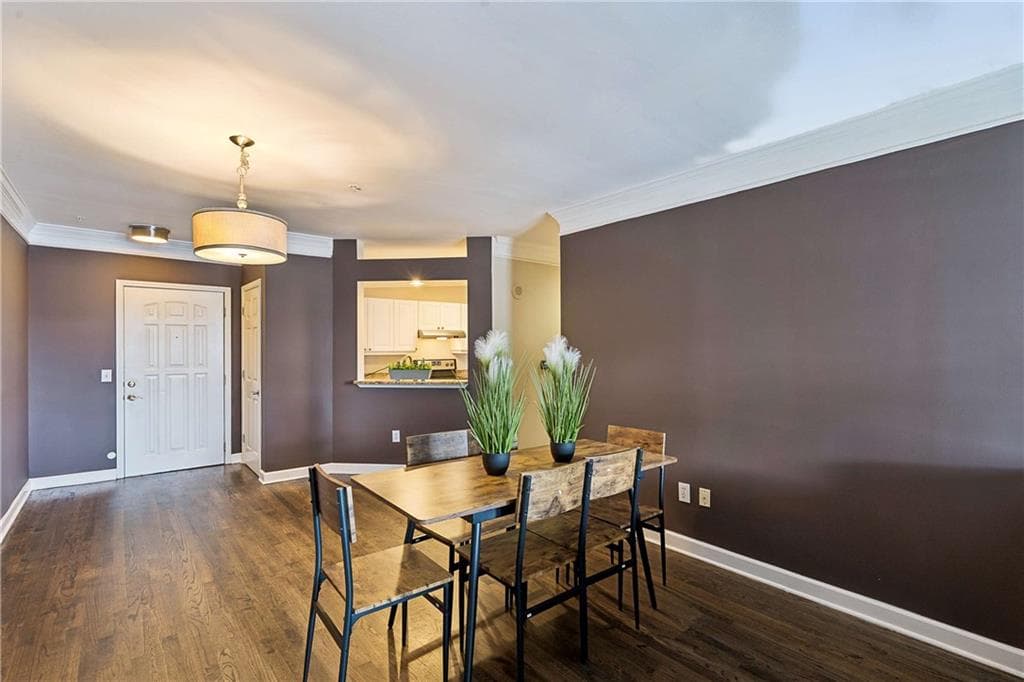 1 bedroom, 1 bathroom, 1,025 sq ft condominium for sale at 3334 Peachtree Road 1001, Atlanta, GA 30326 — photo 10