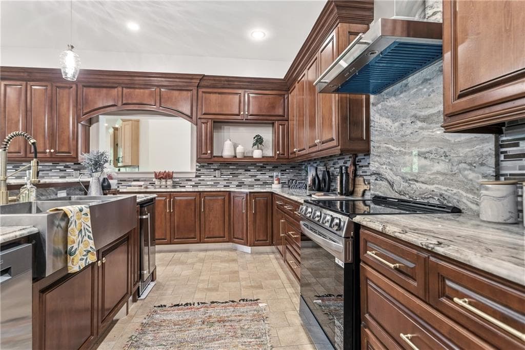 4 bedroom, 4 bathroom, 4,122 sq ft single family residence under contract at 1290 Cameron Creek, Marietta, GA 30062 — photo 9