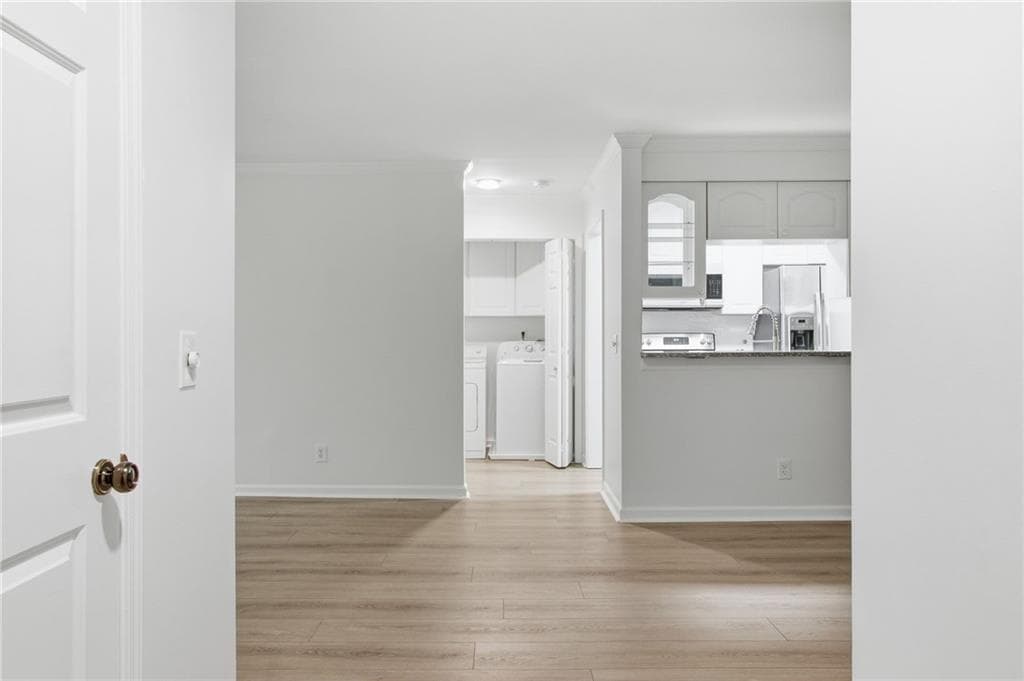 2 bedroom, 2 bathroom, 1,260 sq ft condominium for sale at 307 Barrington Hills Drive, Sandy Springs, GA 30350 — photo 4