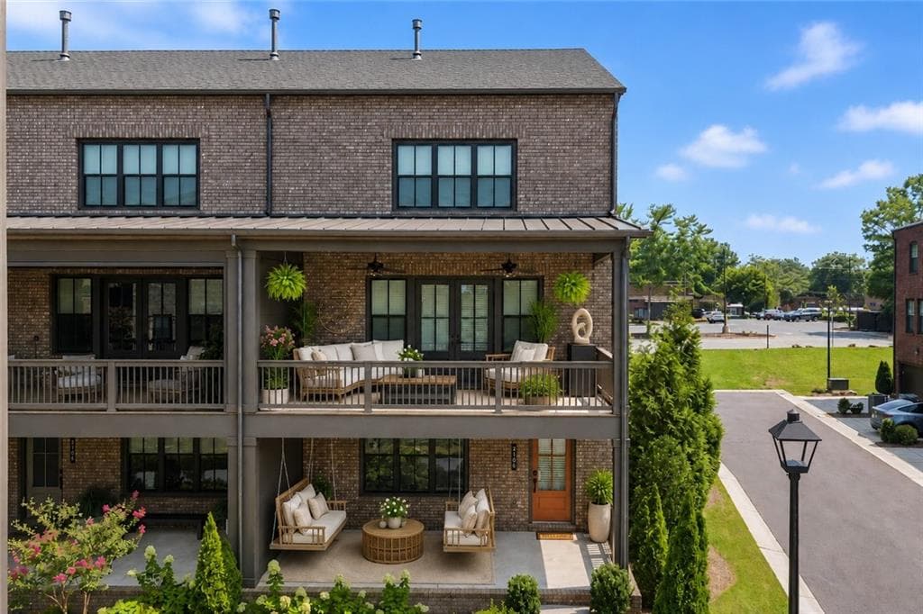 4 bedroom, 4 bathroom, 2,834 sq ft townhouse for sale at 6460 Cortland Walk, Alpharetta, GA 30005 — photo 2