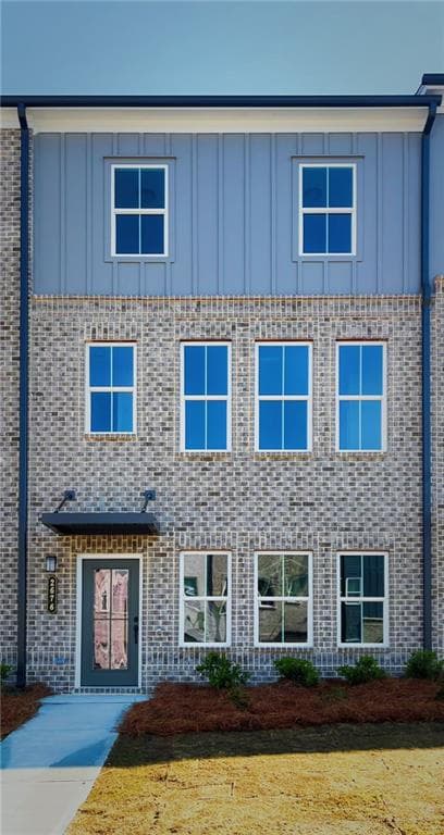 3 bedroom, 3 bathroom, 2,000 sq ft townhouse for rent at 2676 Whistler Way, Lawrenceville, GA 30043 for $2,250 a month — photo 1 of 23