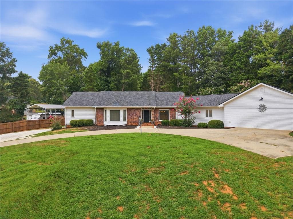 4 bedroom, 4 bathroom, 3,277 sq ft single family residence for sale at 5235 Lanton Circle, Gainesville, GA 30504 — photo 2
