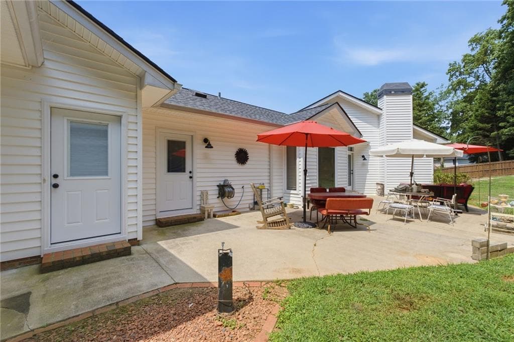 4 bedroom, 4 bathroom, 3,277 sq ft single family residence for sale at 5235 Lanton Circle, Gainesville, GA 30504 — photo 6