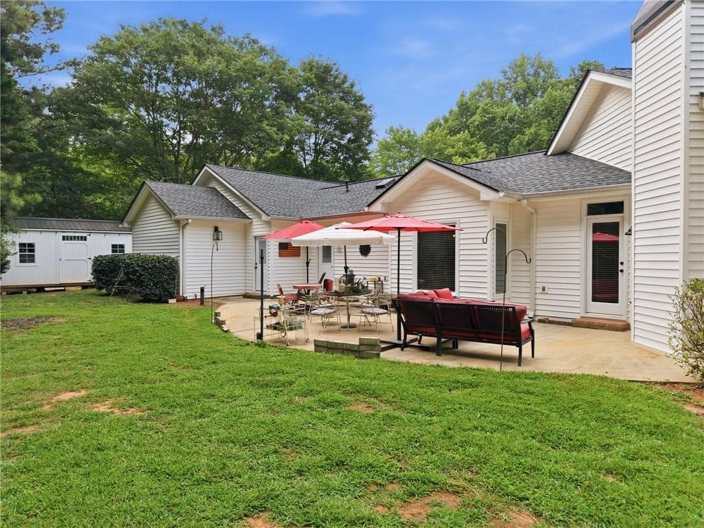 4 bedroom, 4 bathroom, 3,277 sq ft single family residence for sale at 5235 Lanton Circle, Gainesville, GA 30504 — photo 7