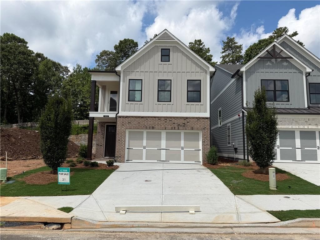 3 bedroom, 3 bathroom, 2,068 sq ft single family residence for sale at 1652 Crestcreek Court, Marietta, GA 30008 — photo 2
