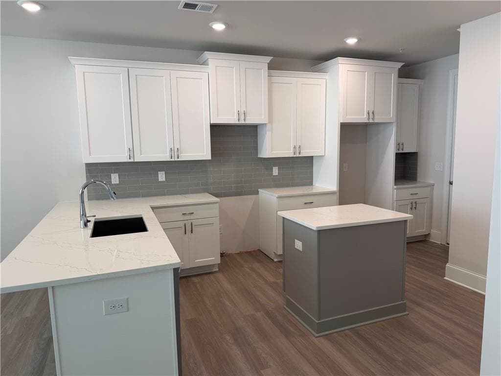 3 bedroom, 3 bathroom, 2,068 sq ft single family residence for sale at 1652 Crestcreek Court, Marietta, GA 30008 — photo 8