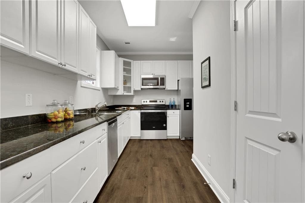 6 bedroom, 4 bathroom, 2,270 sq ft single family residence for rent at 2431 Woodside Way, Chamblee, GA 30341 for $4,995 a month — photo 10