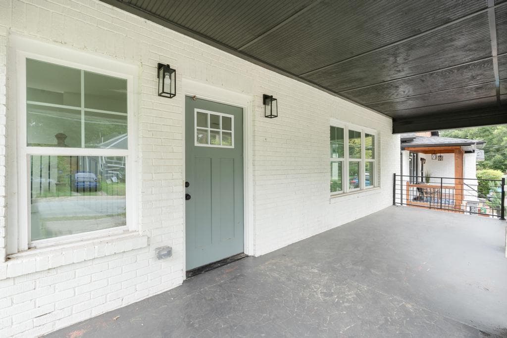4 bedroom, 3 bathroom, 3,984 sq ft single family residence under contract at 1046 Mayson Turner Road, Atlanta, GA 30314 — photo 3