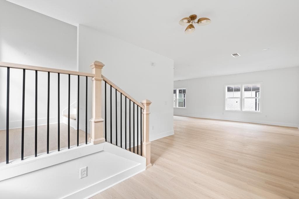 4 bedroom, 3 bathroom, 3,984 sq ft single family residence under contract at 1046 Mayson Turner Road, Atlanta, GA 30314 — photo 5