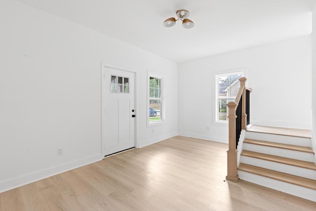 4 bedroom, 3 bathroom, 3,984 sq ft single family residence under contract at 1046 Mayson Turner Road, Atlanta, GA 30314 — photo 6