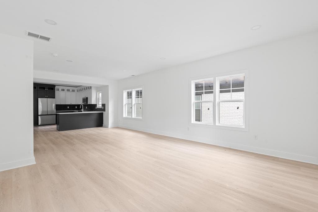 4 bedroom, 3 bathroom, 3,984 sq ft single family residence under contract at 1046 Mayson Turner Road, Atlanta, GA 30314 — photo 7