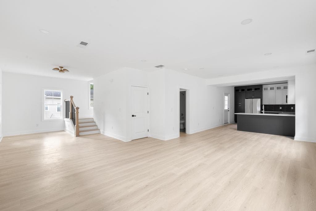 4 bedroom, 3 bathroom, 3,984 sq ft single family residence under contract at 1046 Mayson Turner Road, Atlanta, GA 30314 — photo 8